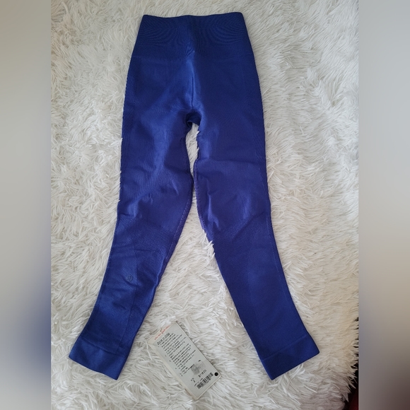 NWT Lululemon size 2 Zone in Crop - Picture 2 of 5